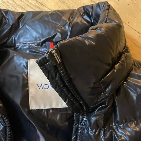 Moncler black jacket. 2 front pockets. Littler pocket on one sleeve with logo. - Picture 3 of 10
